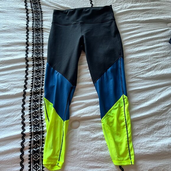 Fabletics PowerHold High-Waisted 7/8 Leggings Women’s Size Medium - Picture 5 of 10